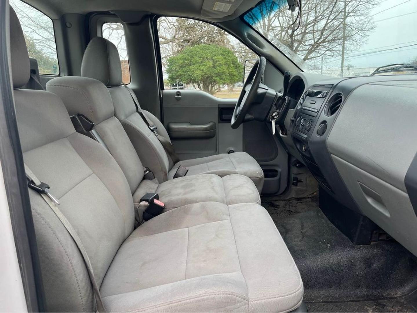 2005 WHITE /Grey Ford F-150 XL (1FTRF12W75N) with an 4.6 V8 engine, Automatic transmission, located at 5700 Curlew Drive, Norfolk, VA, 23502, (757) 455-6330, 36.841885, -76.209412 - Photo#9